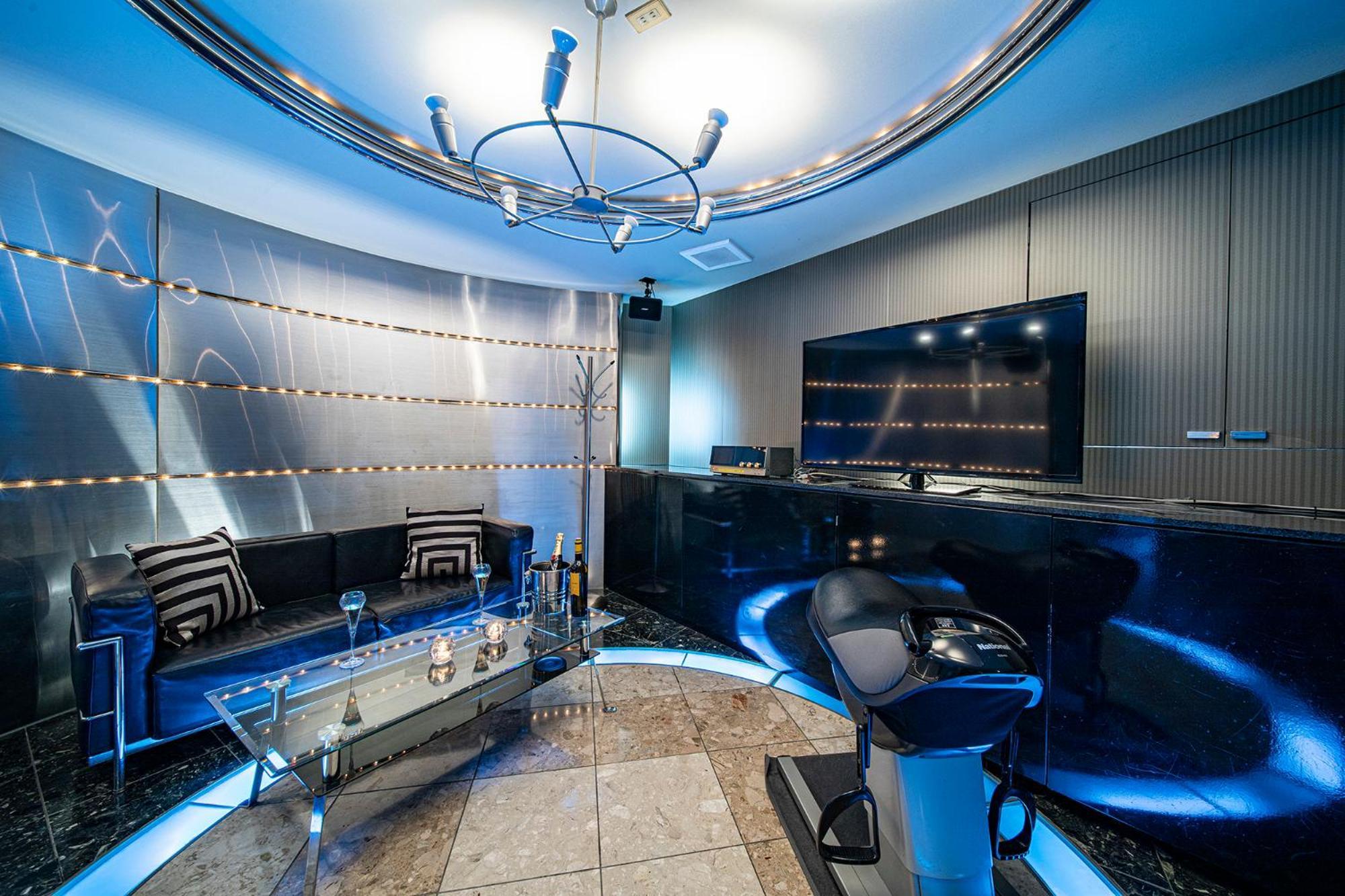Towers Hotel - Adult Only - Осака Экстерьер фото